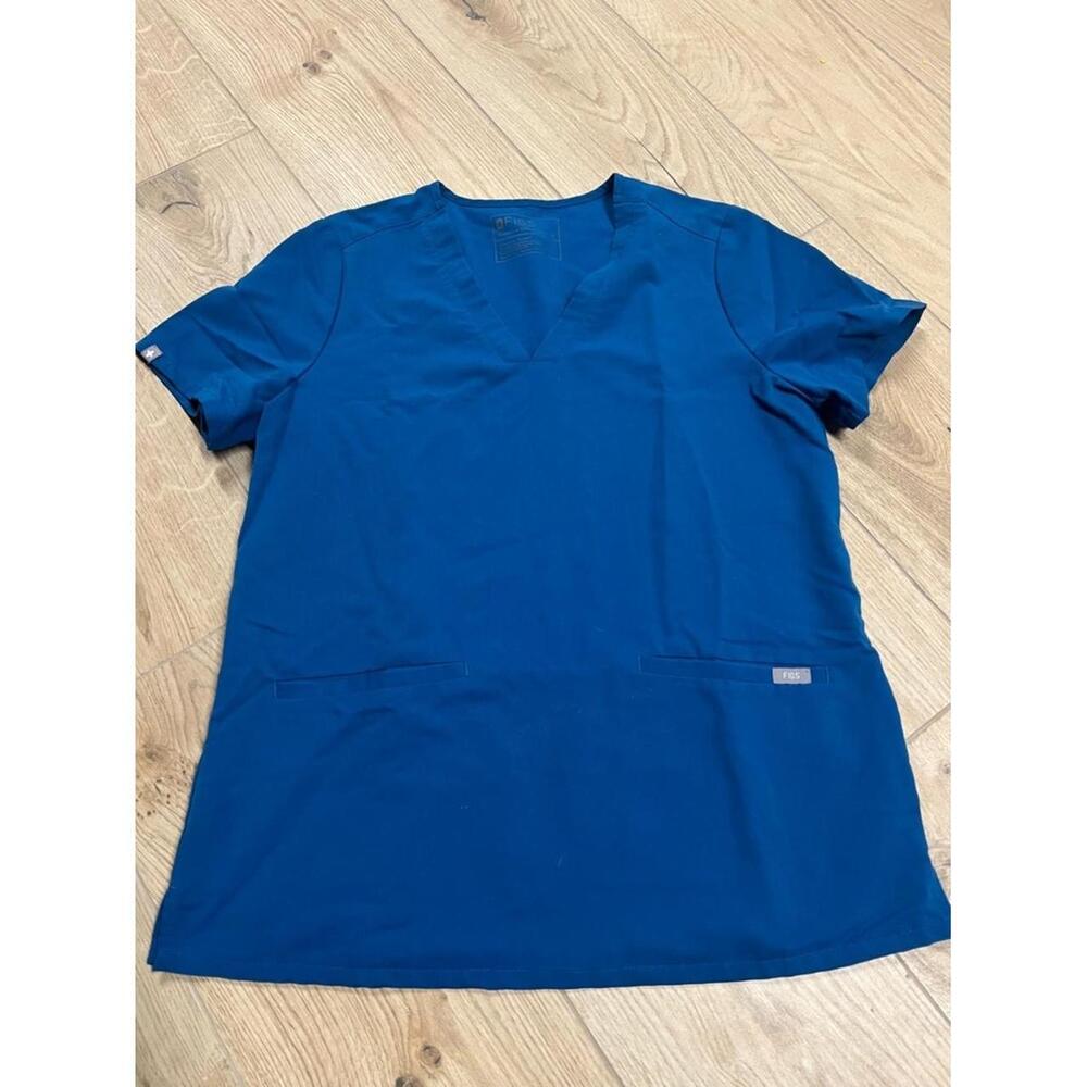 Figs V-Neck Scrub Top - Apls Blue
FIGS V-neck scrub top in a rich blue tone. Li